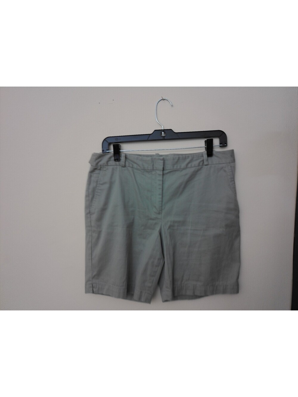 Talbots‎ Bermuda Shorts Womens Gray Size 6 Chino Flat Front Walking Classic